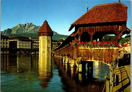 22528 - Schweiz - Luzern , Kapellbrücke , Wassertürme und Pilatus , Brücke - gelaufen 1986
