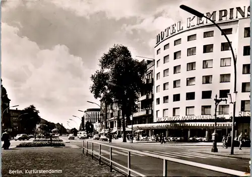 22662 - Deutschland - Berlin , Kürfürstendamm , Hotel Kempinsky , Cafe Schloss Marquardt  - gelaufen 1962