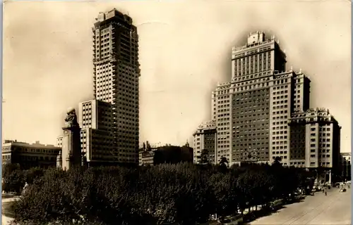 23072 - Spanien - Madrid , Plaza de Espana - gelaufen 1958