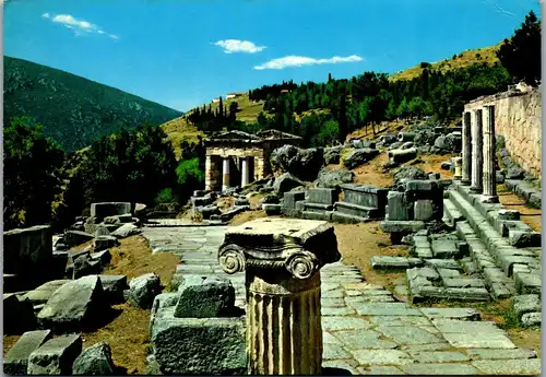 23119 - Griechenland - Delphes , Delphi , Le Portico et le Tresor des Atheniens - gelaufen 1967