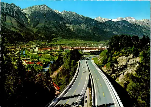 23388 - Tirol - Brennerautobahn , Blick auf Innsbruck und Nordkette , Sillbrücke , Einfahrt Bergisel Tunnel - gelaufen 1974