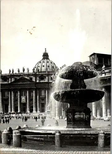 23550 - Italien - Citta del Vaticano , Fontana in Piazza S. Pietro - gelaufen 1966