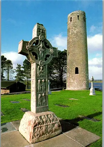 23845 - Irland - Clonmacnoise , County Offaly , High Cross and Round Tower - gelaufen