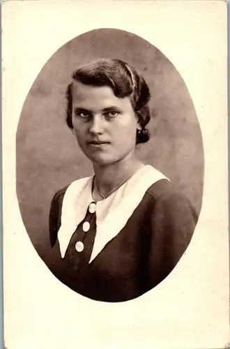 24256 - Aufnahme - Portrait einer Frau