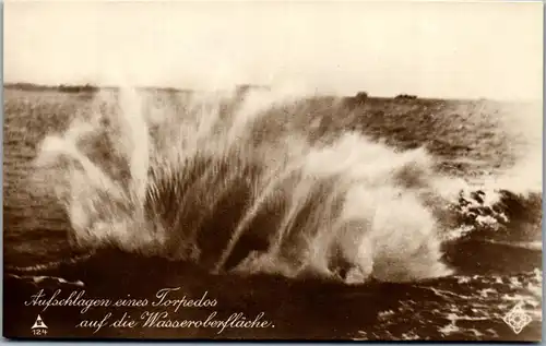 32833 - Militaria - Aufschlagen eines Torpedos auf die Wasseroberfläche - nicht gelaufen