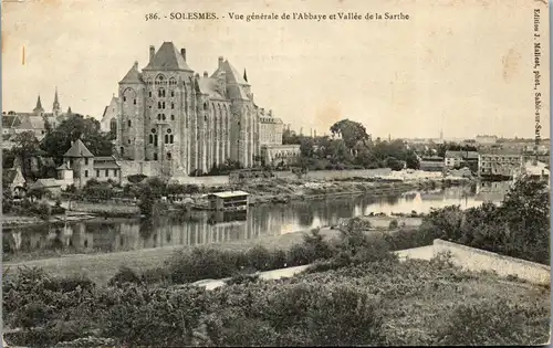 32876 - Frankreich - Solesmes , Vue generale de l'Abbaye et Vallee de la Sarthe - nicht gelaufen