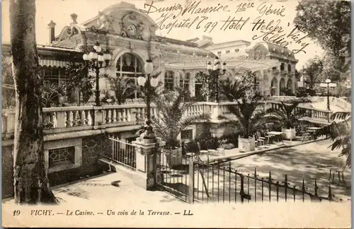 32892 - Frankreich - Vichy , Le Casino , Un coin de la Terrasse - gelaufen 1918
