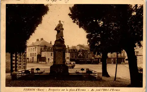 32898 - Frankreich - Vernon , Perspective sur la place d'Evreux , Au fond l'Hotel d'Evreux - gelaufen 1939