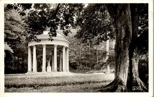 32934 - Frankreich - Versailles , Le Hameau , Le Temple de l'Amour - gelaufen 1952