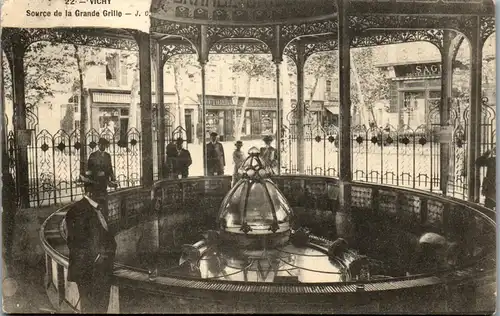 32938 - Frankreich - Vichy , Source de la Grande Grille - gelaufen 1909