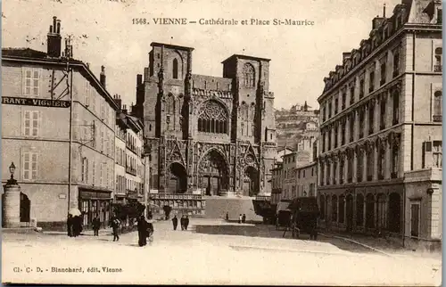 32952 - Frankreich - Vienne , Cathedrale et Place St. Maurice - gelaufen 1910