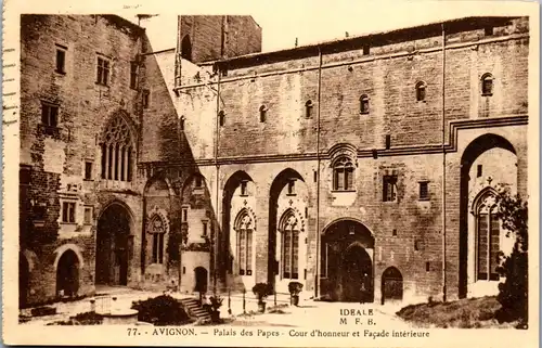 32989 - Frankreich - Avignon , Palais des Papes , Cour d'honneur et Facade interieure - gelaufen 1939
