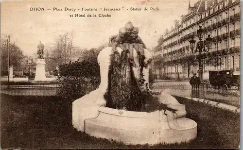 33309 - Frankreich - Dijon , Place Darcy , Fontaine Jeunesses , Statue de Rude et Hotel de la Cloche - gelaufen 1918