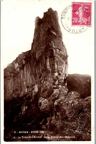 33348 - Frankreich - St. Antonin Noble Val , Le Tracadon Rocher de la Grotte des Capucins - gelaufen
