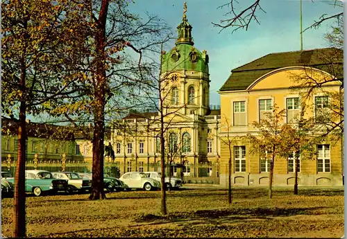 33591 - Deutschland - Berlin , Charlottenburger Schloß , Auto , Käfer - gelaufen 1980