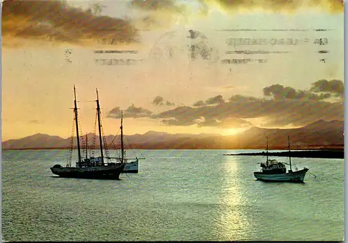 33727 - Spanien - Lanzarote , Arrecife , Puesta de sol sobre el puerto , Sonnenuntergang - gelaufen