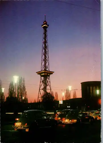 33797 - Deutschland - Berlin , Ausstellungshallen mit Funkturm , VW Käfer - gelaufen 1972
