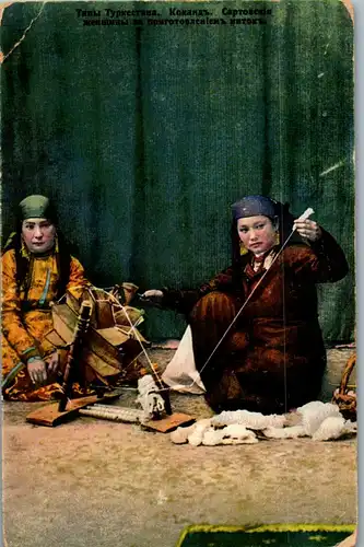 34054 - Turkestan - Types of Turkestan , Kokand , Femmes Sartes , Mädchen beim Spinnen - nicht gelaufen