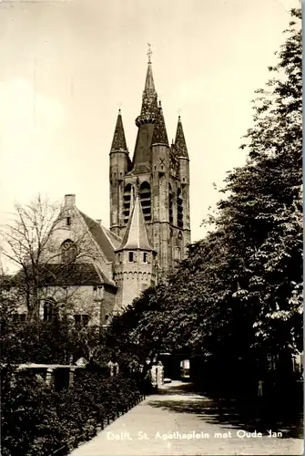 34360 - Niederlande - Delft , St. Agathaplein met Oude Jan - gelaufen 1958