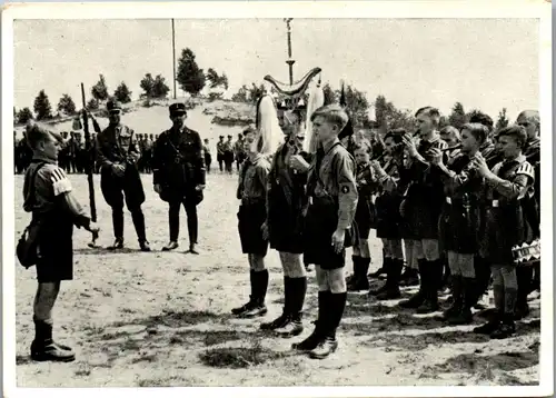 35432 - Zigarettenbilder - Männer und Ereignisse unserer Zeit , Serie II , Nr. 157 , Schellenbaum der Hitler Jugend
