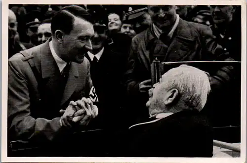 35458 - Sammelbilder - Sammelwerk Nr. 15 , Adolf Hitler , Gruppe 67 , Bild Nr.: 182 , Ein alter Kämpfer , Der Führer gratuliert 1934 General Litzmann zum Geburtstag