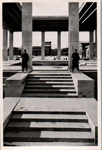 35469 - Sammelbilder - Sammelwerk Nr. 15 , Adolf Hitler , Gruppe 67 , Bild Nr.: 114 , Die ewige Wache am Königsplatz in München