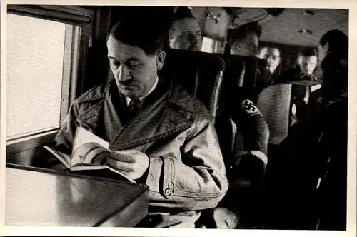 35491 - Sammelbilder - Sammelwerk Nr. 15 , Adolf Hitler , Gruppe 64 , Bild Nr.: 12 , Der Führer im Flugzeug