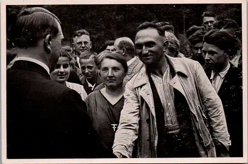 35534 - Sammelbilder - Sammelwerk Nr. 8 , Deutschland erwacht , Gruppe 32 , Bild Nr.: 159 , Arbeiter grüßen den Führer