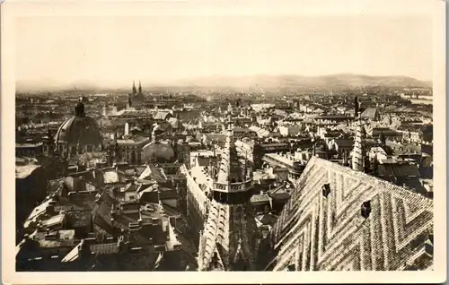 35733 - Wien - Wien I , Ausblick vom Stephansturm - nicht gelaufen