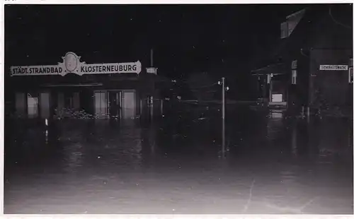 937399 - Aufnahme - Österreich , Klosterneuburg , Hochwasser , Städt. Strandbad , Sciherheitswache -  1954