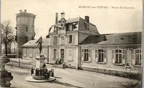 37584 - Frankreich - Mehun sur Yevre , Place du Chateau - nicht gelaufen