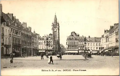 37590 - Frankreich - Douai , Place d'Armes - gelaufen
