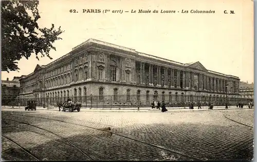37631 - Frankreich - Paris , Le Musee du Louvre , Les Colonnades - gelaufen 1924