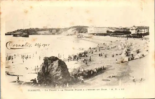 38171 - Frankreich - Biarritz , Le Phare & La Grande Plage a l'Heure du Bain - gelaufen 1901