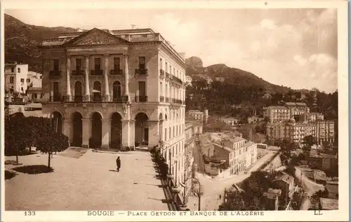 38472 - Algerien - Bougie , Bejaia , Place Geydon et Banque de l'Algerie - nicht gelaufen