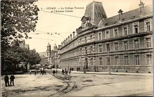 38488 - Frankreich - Sedan , Le College Turenne et l'Avenue Crussy - gelaufen