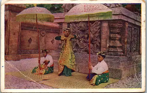 38693 - Indonesien - Een kètjakspeler onder de pajons - nicht gelaufen