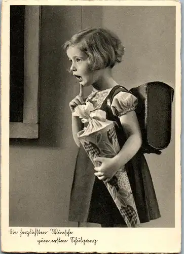 39128 - Schulanfang - Herzlichen Glückwunsch zum ersten Schulgang , Mädchen mit Schultüte - gelaufen