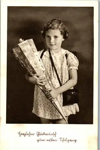 39133 - Schulanfang - Herzlichen Glückwunsch zum ersten Schulgang , Mädchen mit Schultüte - gelaufen