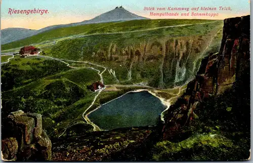 39432 - Deutschland - Schlesien , Blick v. Kammweg auf den kleinen Teich , Hampelbaude u, Schneekoppe - nicht gelaufen