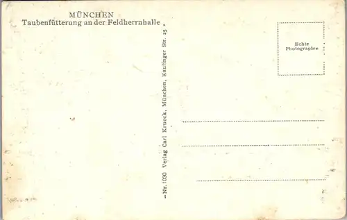 39443 - Deutschland - München , Taubenfütterung an der Feldherrenhalle , Feldherrnhalle - nicht gelaufen