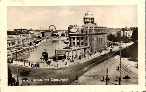 39494 - Wien - Urania mit Donaukanal - gelaufen