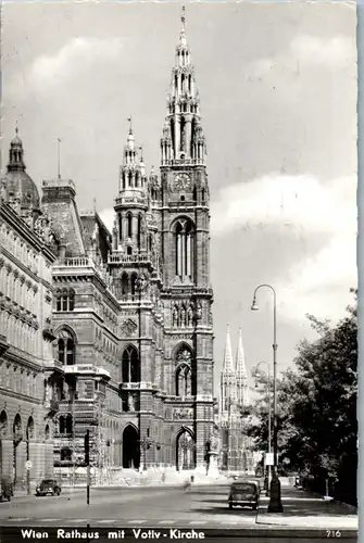 39800 - Wien - Rathaus mit Votiv Kirche - gelaufen 1962