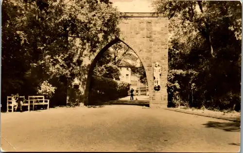 41528 - Deutschland - Eisleben , Poral zum Karl-Marx-Park , Lutherstadt - gelaufen