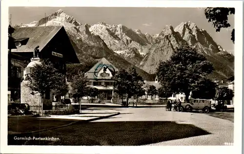 41575 - Deutschland - Garmisch Partenkirchen , Auto , Hotel Marktplatz - gelaufen