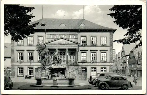 42083 - Deutschland - Detmold , Rathaus mit Donopbrunnen , Auto - gelaufen