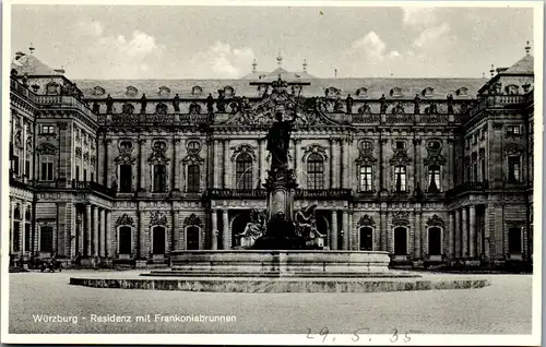 42149 - Deutschland - Würzburg , Residenz mit Frankoniabrunnen - nicht gelaufen