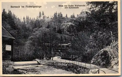 42210 - Deutschland - Berneck , Fichtelgeborge , Blick zur Ruine Wallenrode mit Kolonnade - gelaufen