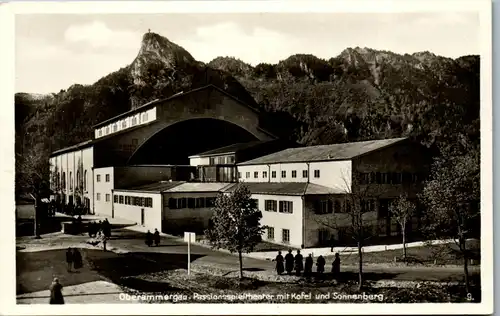 43217 - Deutschland - Oberammergau , Passionsspieltheater mit Kofel und Sonnenberg - nicht gelaufen