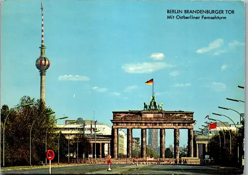 43294 - Deutschland - Berlin , Brandenburger Tor mit Ostberliner Fernsehturm - nicht gelaufen